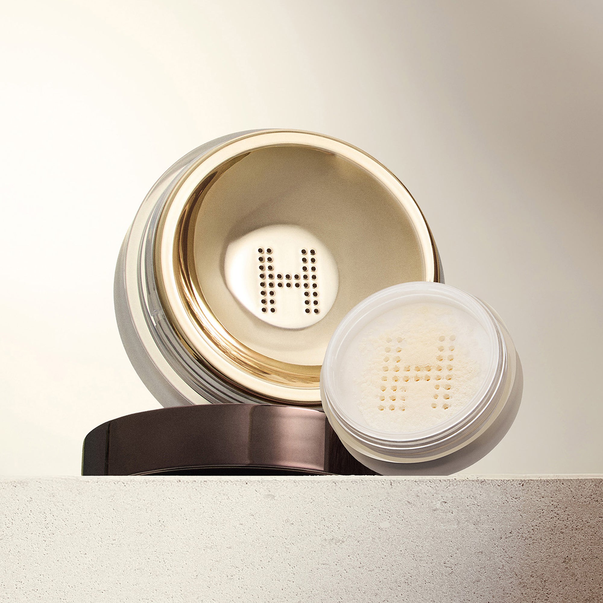 フェイスパウダー HOURGLASS VEIL TRANSLUCENT POWDER Veil™ Translucent Setting Powder – Hourglass Cosmetics CA