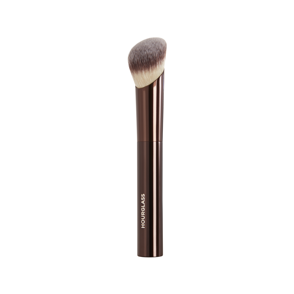 アワーグラス アンビエント ソフトグロウファンデーションブラシ Ambient Soft Glow Foundation Brush – Hourglass Cosmetics CA