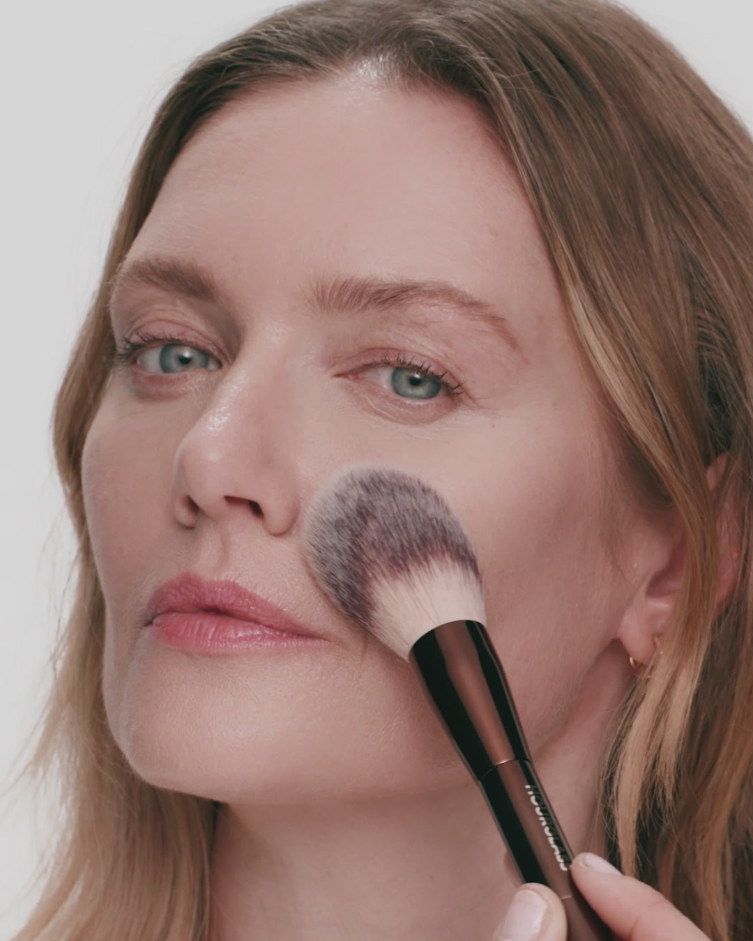 Veil™ Translucent Setting Powder – Hourglass Cosmetics CA